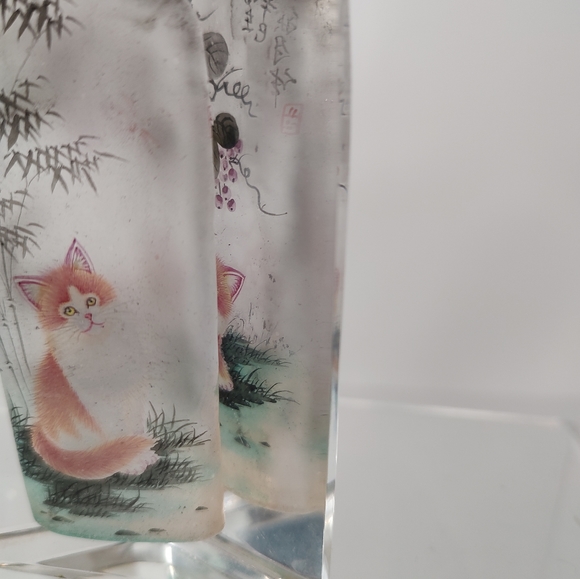 Vintage Kittens/Cats Signed Inside/Reverse Painted Snuff Triangle Bottle - Picture 9 of 10